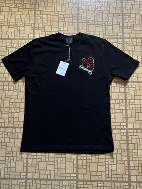 Givenchy Paris Fitted Black Short-Sleeve Tee with Maroon G Patch Size XL